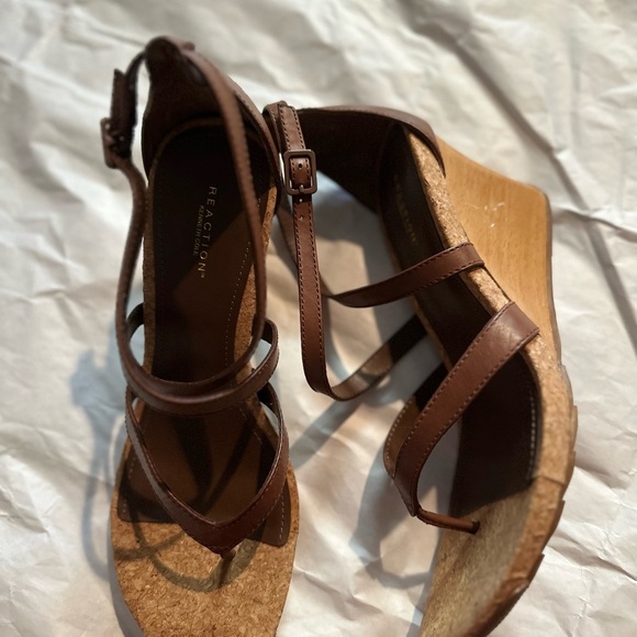 Kenneth Cole Reaction Dark Brown Strappy Sandals - Picture 3 of 10